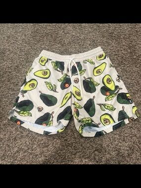 VANS avocado, and skull print board shorts men’s medium